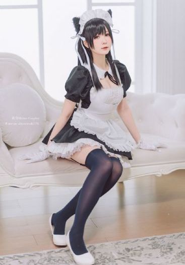 欧美明星长款毛衣街拍_4K动漫免费观看